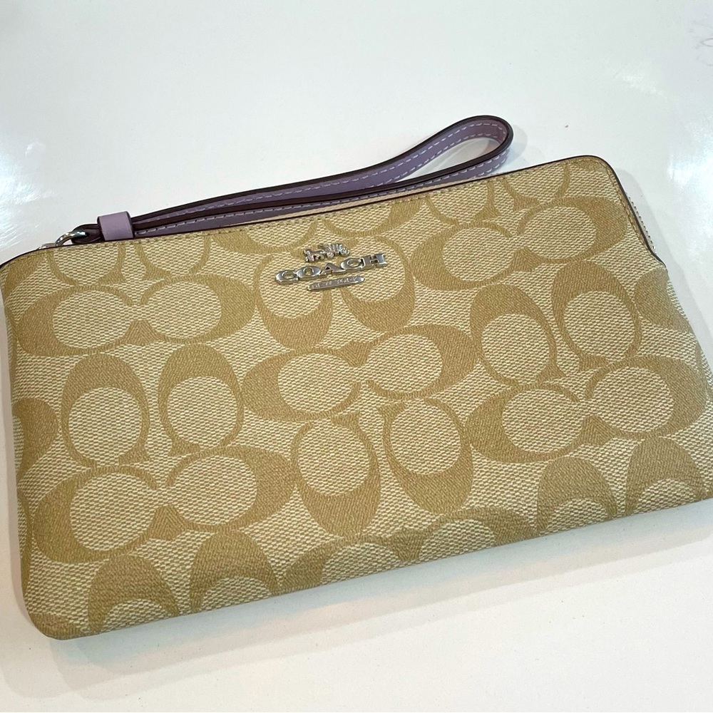 COACH 🐎 Corner Zip